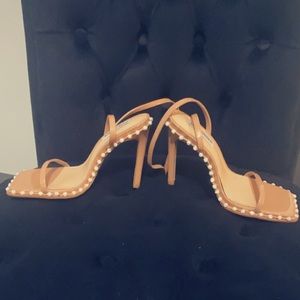 💥ONLY WORN ONCE💥 tan/nude Steve Madden heels